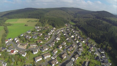 Blick über Anzhausen aus der Vogelperspektive